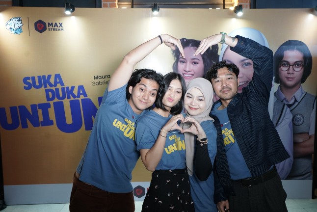 Para pemeran Film "Suka Duka Uni Unaa" yang bergenre drama keluarga, kolaborasi MAXstream berkolaborasi dengan Evos Esports (foto/ist)